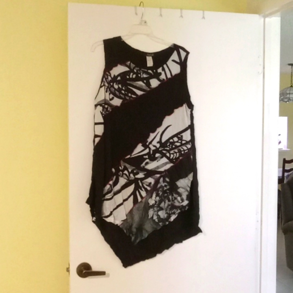 Women's boutique sleeveless elegant blouse